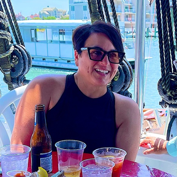 Meet your Posher, Georgina - Picture 2 of 2